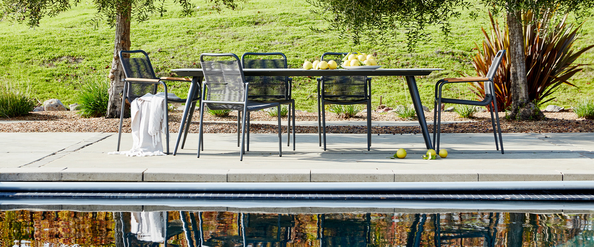 marin chaise loungers with tuuci umbrella