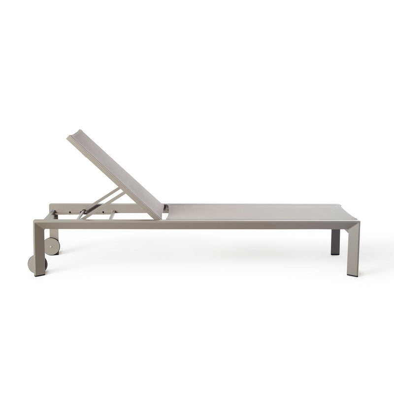 Santa Monica Chaise Lounge in Quartz Grey Aluminum