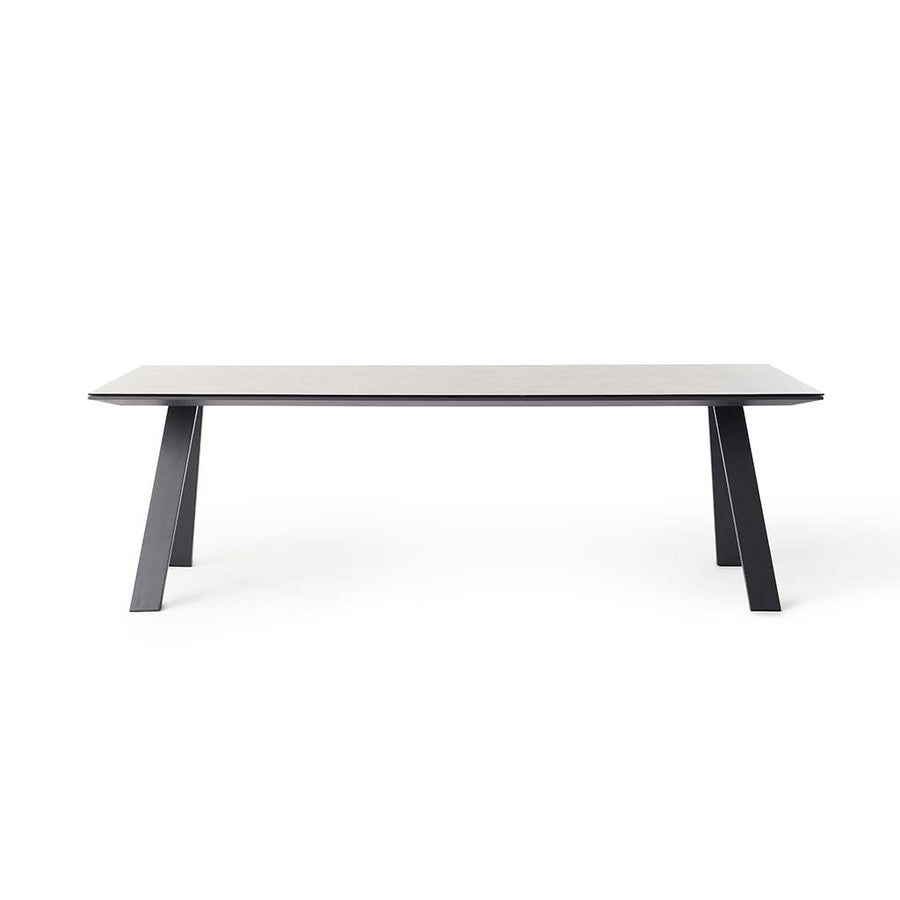 選ぶなら Inverness Dining Table in Charcoal | Terra Outdoor Living テーブル・チェア・ハンモック